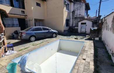 Imagem: A casa possui 3 Dormitórios, 2 Banheiros, 3 Vagas na garagem