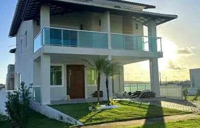 Imagem: A casa em condomínio possui 3 Dormitórios, 3 Banheiros, 4