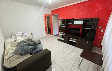 Imagem: A casa possui 2 Dormitórios, 1 Banheiro, 4 Vagas na garagem