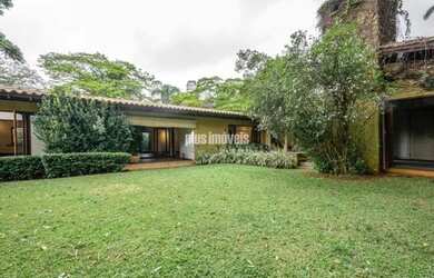 Imagem: A casa possui 4 Dormitórios, 5 Banheiros, 5 Vagas na garagem