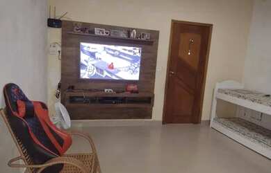 Imagem: A casa possui 2 Dormitórios, 2 Banheiros, 1 Vaga na garagem