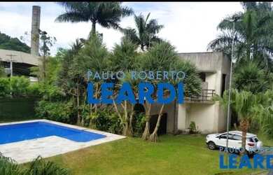 Imagem: A casa em condomínio possui 4 Dormitórios, 5 Banheiros, 2