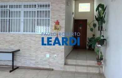 Imagem: A casa possui 2 Dormitórios, 2 Banheiros, 2 Vagas na garagem