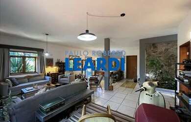 Imagem: A casa em condomínio possui 5 Dormitórios, 5 Banheiros, 5