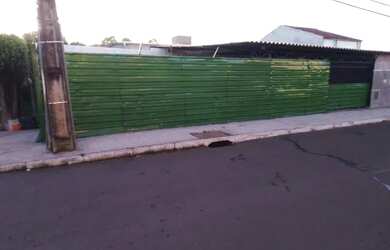 Imagem: A casa possui 1 Banheiro, 100m² de Área e está localizado