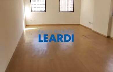 Imagem: O depósito possui 1 Vaga na garagem, 37m² de Área e está