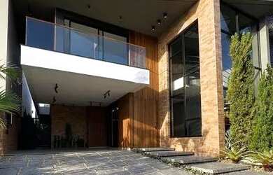 Imagem: A casa em condomínio à venda possui 5 Dormitórios, 5 Banheiros