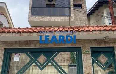 Imagem: A casa possui 3 Dormitórios, 4 Banheiros, 5 Vagas na garagem