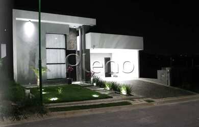 Imagem: A casa em condomínio possui 3 Dormitórios, 1 Banheiro, 4 Vagas