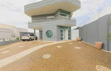 Imagem: A casa em condomínio possui 5 Dormitórios, 2 Banheiros, 5