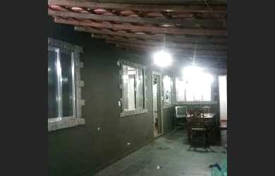 Imagem: A casa possui 2 Dormitórios e 1 Vaga na garagem e está localizado