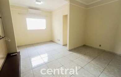 Imagem: A casa possui 3 Dormitórios, 3 Banheiros, 2 Vagas na garagem