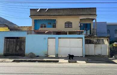 Imagem: A casa possui 5 Dormitórios, 5 Banheiros, 3 Vagas na garagem