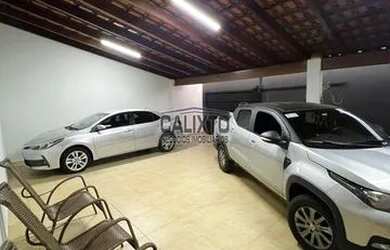 Imagem: A casa possui 3 Dormitórios, 1 Banheiro, 4 Vagas na garagem