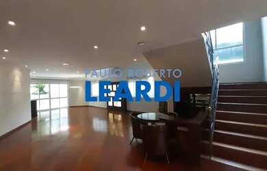 Imagem: A casa em condomínio possui 4 Dormitórios, 5 Banheiros, 4