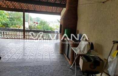 Imagem: A casa possui 2 Dormitórios, 2 Banheiros, 2 Vagas na garagem