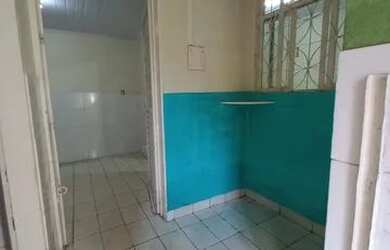 Imagem: A casa possui 1 Dormitório, 1 Banheiro, 1 Vaga na garagem e