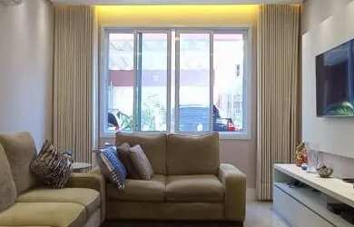 Imagem: A casa possui 3 Dormitórios, 3 Banheiros, 2 Vagas na garagem