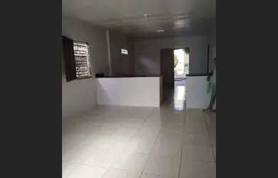 Imagem: A casa possui 2 Dormitórios, 1 Banheiro, 2 Vagas na garagem