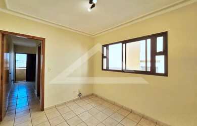 Imagem: O apartamento possui 1 Dormitório, 1 Banheiro, 1 Vaga na garagem