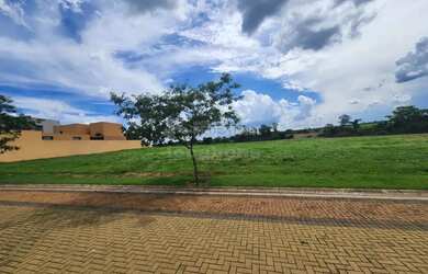 Imagem: O terreno possui 665m² de Área e está localizado em Quinta