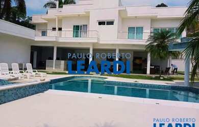 Imagem: A casa em condomínio possui 5 Dormitórios, 5 Banheiros, 5