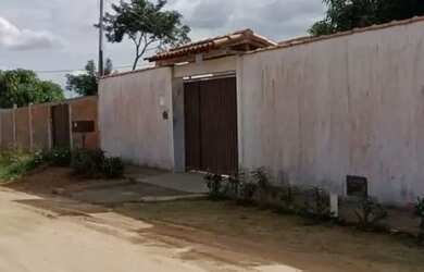 Imagem: A casa possui 2 Dormitórios, 2 Banheiros, 5 Vagas na garagem