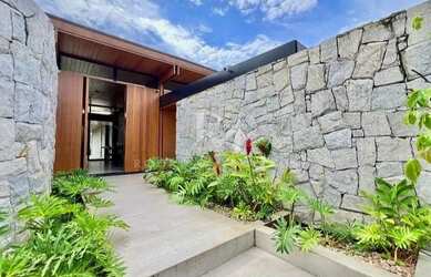 Imagem: A casa possui 3 Dormitórios, 3 Banheiros, 1 Vaga na garagem