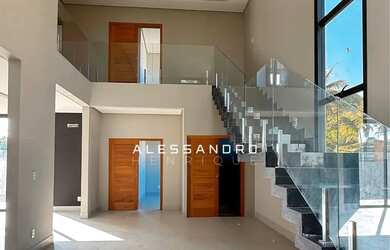 Imagem: A casa em condomínio possui 4 Dormitórios, 5 Banheiros, 4