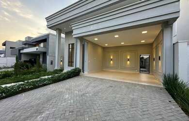 Imagem: A casa em condomínio possui 3 Dormitórios, 2 Banheiros, 4