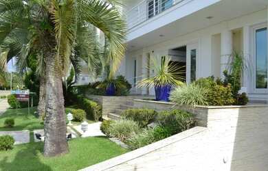 Imagem: A casa possui 5 Dormitórios, 5 Banheiros, 2 Vagas na garagem