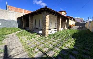 Imagem: A casa possui 3 Dormitórios, 4 Banheiros, 5 Vagas na garagem