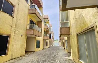 Imagem: A casa possui 3 Dormitórios, 3 Banheiros, 2 Vagas na garagem