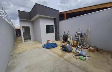 Imagem 1: Casa para Venda em Montes Claros, Independência, 3 dormitórios, 1 banheiro, 2 vagas