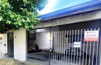 Imagem: A casa possui 2 Dormitórios, 1 Banheiro, 2 Vagas na garagem