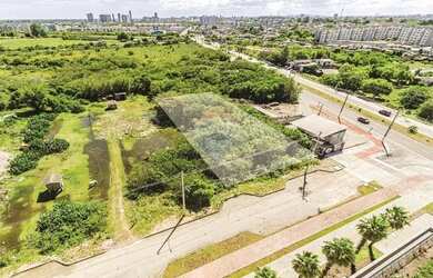 Imagem: O terreno possui 2940m² de Área, Imóvel novo e está localizado