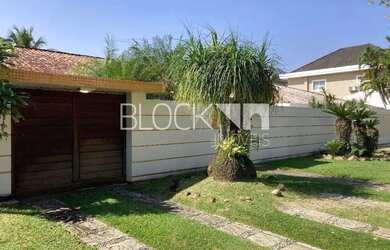 Imagem: A casa em condomínio possui 4 Dormitórios, 5 Banheiros, 3