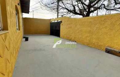 Imagem: A casa possui 3 Dormitórios, 1 Banheiro, 3 Vagas na garagem