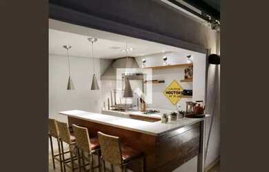 Imagem: A casa possui 3 Dormitórios, 4 Banheiros, 3 Vagas na garagem