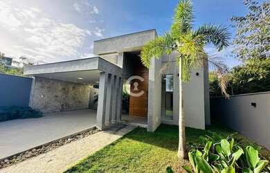 Imagem: A casa possui 3 Dormitórios, 1 Banheiro, 2 Vagas na garagem