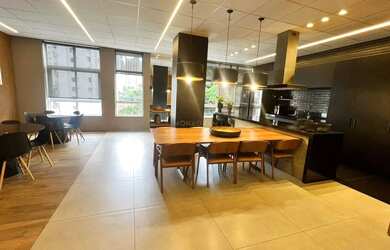 Imagem: O apartamento possui 1 Dormitório, 1 Banheiro, 1 Vaga na garagem