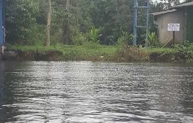 Imagem: O terreno à venda possui e está localizado em Pedras, Fortaleza