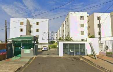 Imagem: O apartamento possui 2 Dormitórios, 1 Banheiro, 1 Vaga na garagem