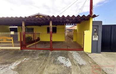 Imagem: A casa possui 1 Dormitório, 1 Banheiro, 2 Vagas na garagem