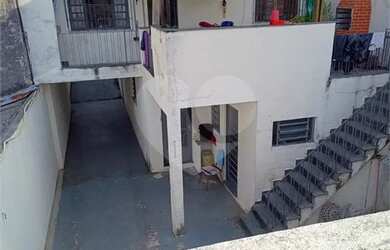 Imagem: A casa possui 3 Dormitórios, 3 Banheiros, 5 Vagas na garagem