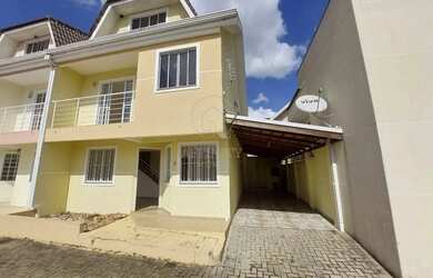 Imagem: A casa possui 3 Dormitórios, 2 Banheiros, 2 Vagas na garagem