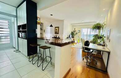 Imagem: O apartamento possui 3 Dormitórios, 2 Banheiros, 2 Vagas na