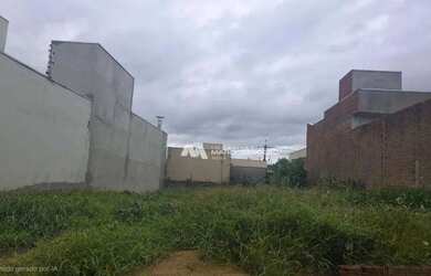 Imagem: O terreno possui 200m² de Área e está localizado em Villa