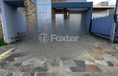 Imagem: A casa possui 3 Dormitórios, 1 Banheiro, 2 Vagas na garagem