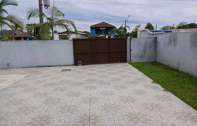 Imagem: A casa possui 3 Dormitórios, 2 Banheiros, 3 Vagas na garagem